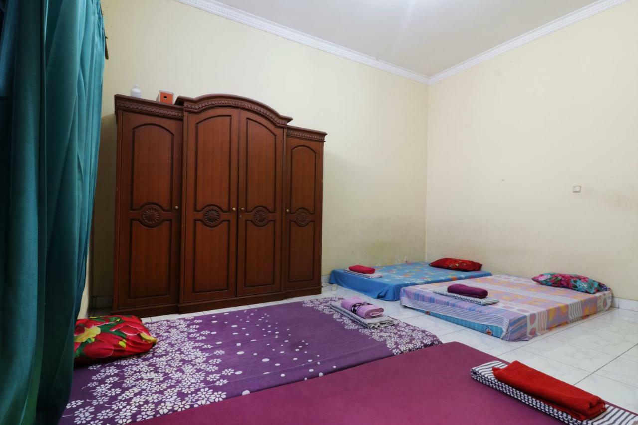 Хостел Backpack Syariah Cempaka Putih Barat Джакарта Экстерьер фото